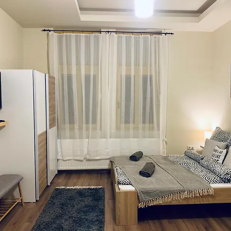 Bed & Breakfast Mayer Vendeghaz *